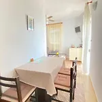 Mia 6 *