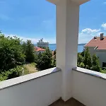 Mia 6 *